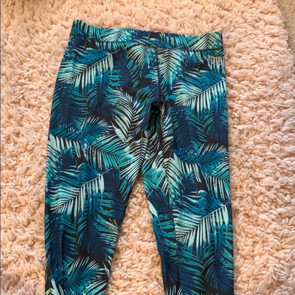 Patterned active leggings